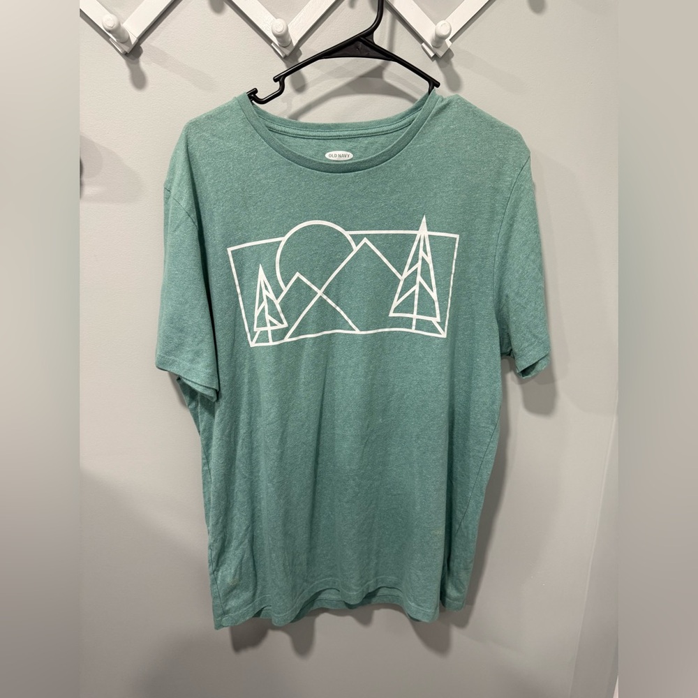 Old navy men’s graphic tee size xl